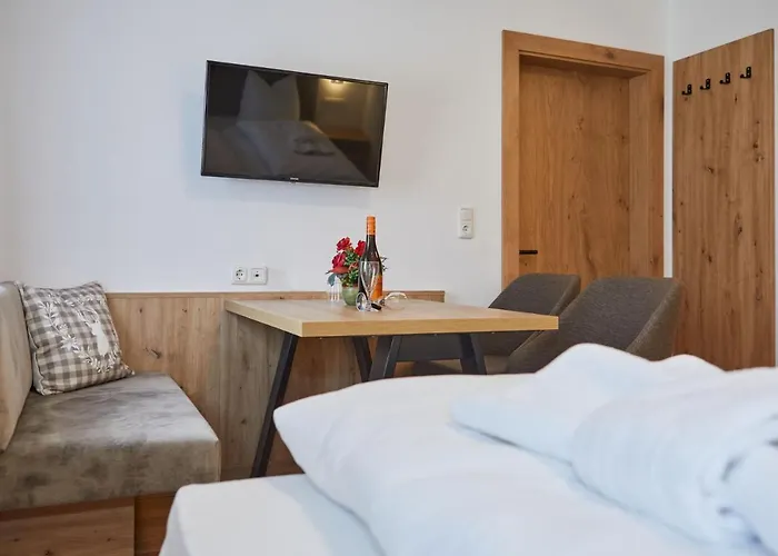 Hotel Ulrichshoegl 3*