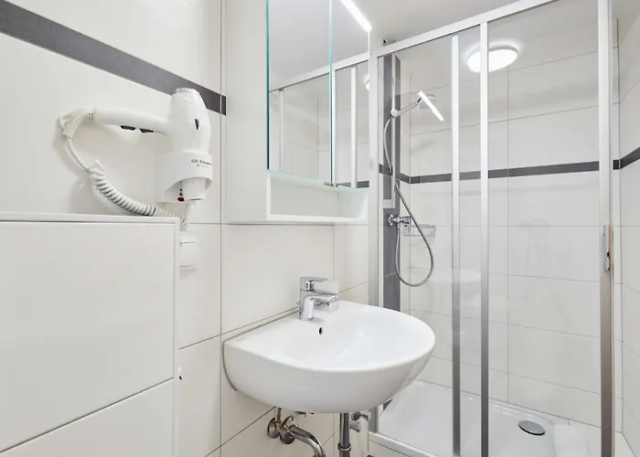 Hotel Ulrichshoegl 3*