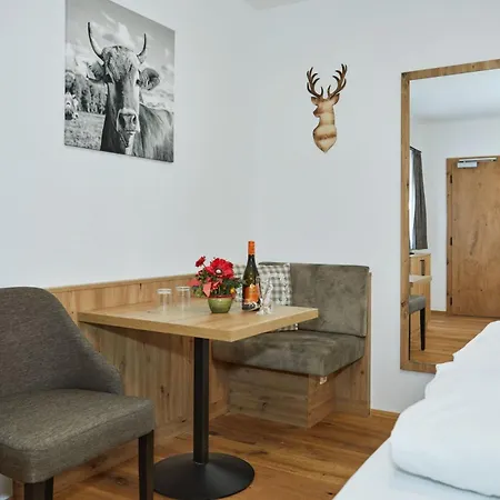 Hotel Ulrichshoegl 3*